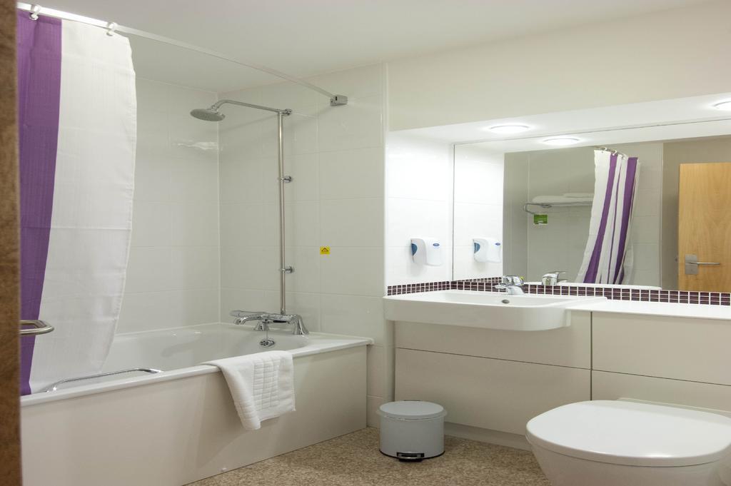 Premier Inn Leamington Spa Town Centre מראה חיצוני תמונה